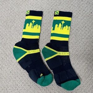 Strideline Seattle Skyline Space Needle Cushioned Socks (Men’s Size 6-8 Medium)